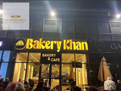 محل للبيع بيدخل عائد شهري 450 الف في الشهر  لمده 7 سنين وسعره بالتقسيط علي 10 سنين وبخصم 15٪ في التجمع الخامس 5th settlement