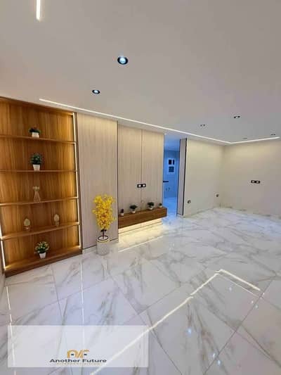 mmediate delivery: A distinctive apartment in the La Verte compound, located on Al-Nawadi Street.
