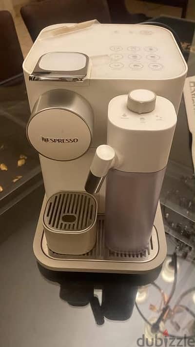 Barely used great condition Nespresso Gran Latissima EN650