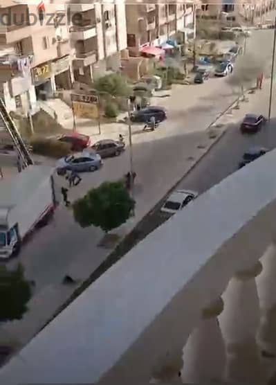 دور كامل للبيع عبارة عن شقتين
