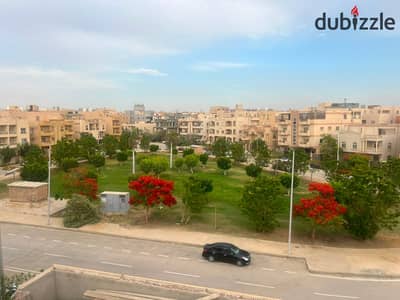 شقه 4 غرف للبيع فيو جاردن في فيلات النرجس