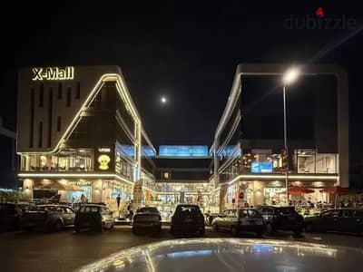 محل تجاري للايجار 55م مع مساحة خارجية 25م دور أرضي متشطب X Mall البنفسج فيلات بجوار أحمد ندى ومجمع خدمات البنفسج بالقرب من شارع التسعين الشمالي ومحور