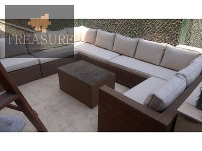 Apartment with Garden in galleria moon valley