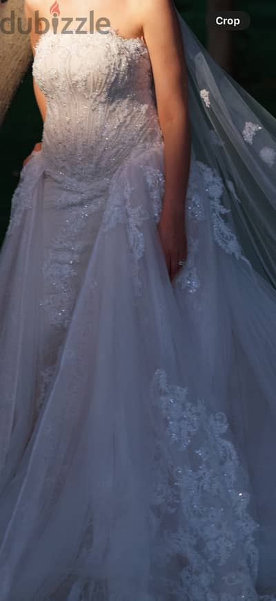 Wedding dress with excellent condition with 2 veils