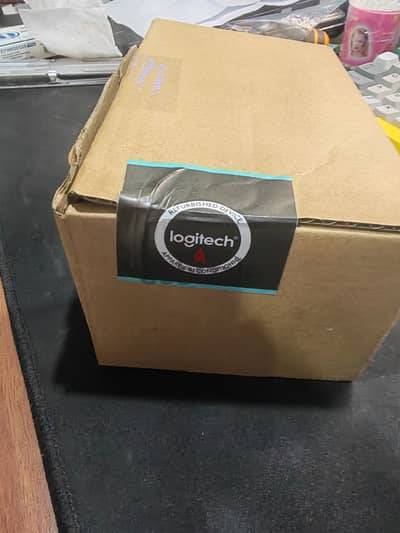 Logitech Brio 500 Full HD Webcam with Auto Light Correction, show Mode