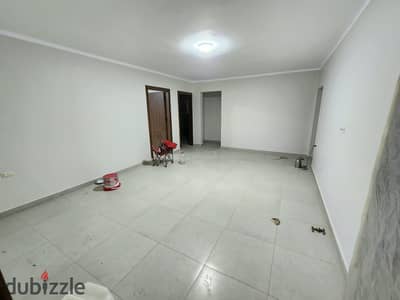 شقة مميزة بمدخل خاص وجاردن للإيجار في شارع إيران – الدقي - 220 م