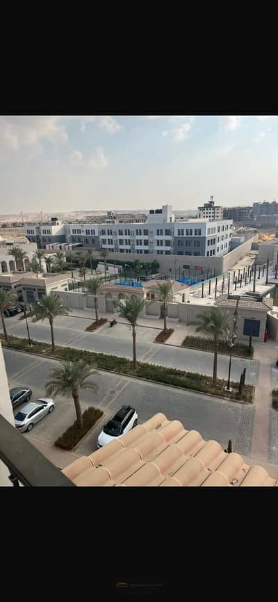 بنتهاوس لقطة للإيجار في Village West – الشيخ زايد | 190م + روف 63م | دابل فيو | 4 غرف نوم | غرفة ناني | دريسنج | تكييفات ومطبخ خشب | دقايق من هايبر وا