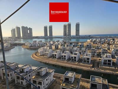 Installments over 7 years, immediate occupancy in New Alamein, 3-bedroom apartment, sea view, 230 sq m, prime location, fully finished