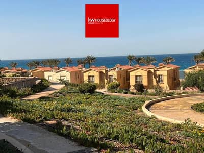 بأقل من سعر الشركه في لافيستا توباز العين السخنه فيلا توين هاوس صف اول علي البحر متشطبه بالكامل - استلام فوري La Vista Topaz