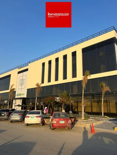 تحت ادارة مجموعة الصفا الطبيه عياده استلام فوري للبيع في هايد بارك التجمع الخامس دايركت علي التسعين الجنوبي
