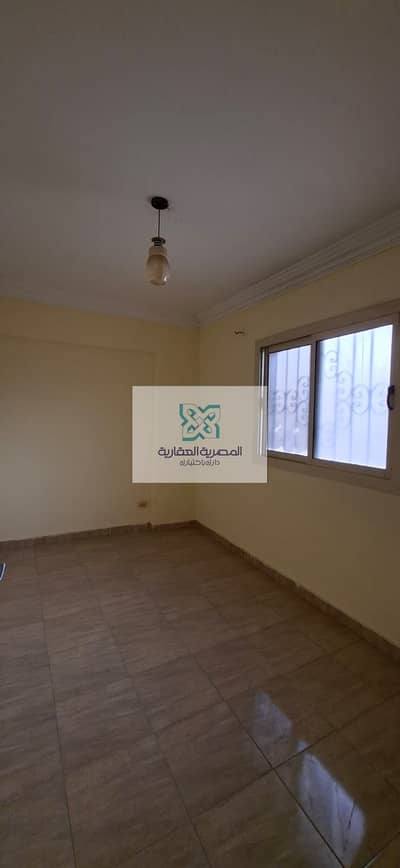 مكتب للايجار  بعقد سكنى  المعراج العلوى خلف بنزينه امارات والدائري خلف كارفور والخدمات   دور ارضي مرتفع
