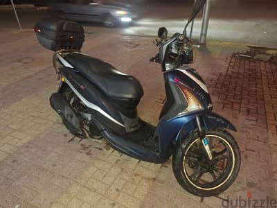 سكوتر st بحاله جيده جدا  لايحتاج مصروف نهائى رخصه ساريه