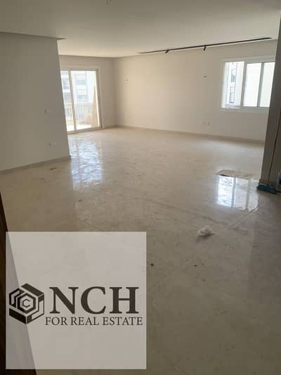 **Apartment for Rent in Hyde Park Compound**  An excellent rental opportunity in Hyde Park Compound, New Cairo. This spacious apartment features a