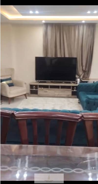 شقة مميزة ايجار مفروش ارقي مناطق الدقي بالقرب من التحرير و وسط البلد تتميز بالهدوء والرقي فرصة لهواة التميز