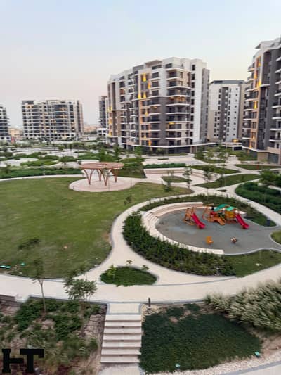 شقة للإيجار بالدور الرابع بمساحة 165 متر مربع بالمطبخ والتكييفات – كمبوند زد وست (المرحلة الثانية)، الشيخ زايد