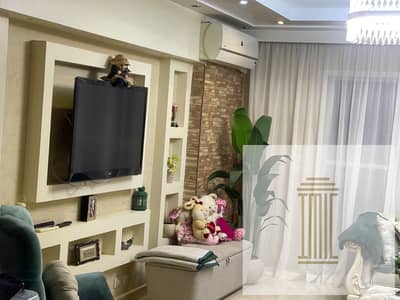 شقة للبيع بمدينتي B1 , فيو جاردن وشارع، تشطيب فاخر متجدد بالكامل