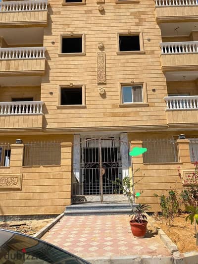 شقة للبيع – الحي الثالث شرق الفيلات، مدينة الشروق  الموقع: أمام مسجد أبو فيصل