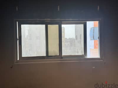 شبابيك الوميتال BS  زجاج سوبر دارك مقاس  ٢م * ١ متر