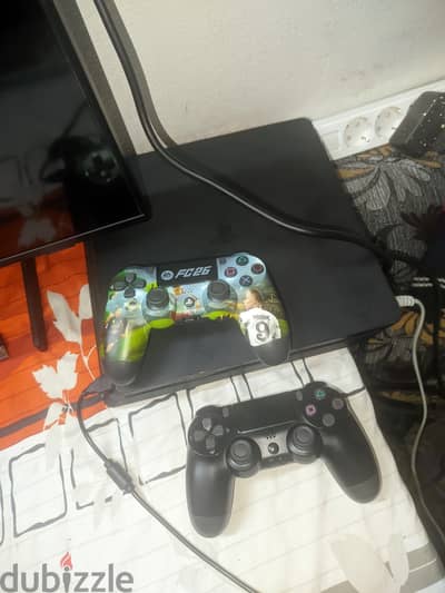موجود ps4 slim استعمل نضيف جدا بالكرتونة ودراعين للبيع لاعلي سعر 01066