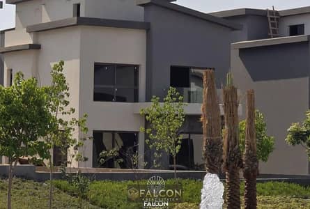 Villa for sale, immediate receipt, in Creek Town, New Cairo - directly on Suez Road and next to Almaza City Center, in installments over 10 years