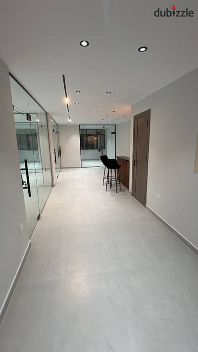 Administrative office for rent, 135 square meters, with ultra-super-lux finishing, located in Zahraa Maadi (Lower Merag).