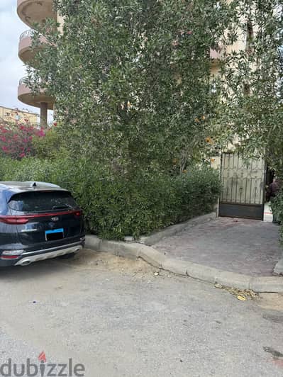 240sqm Apprarment in Al Banafseg - Al shorouk. Besides green hills.
