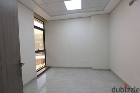 عيادة طبية 100م في التجمع بعائد ايجاري في X Plaza Mall تشطيب كامل واستلام فوري