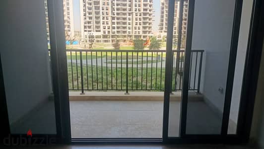 استوديو للإيجار في كمبوند زد ويست – مطبخ و تكيفات