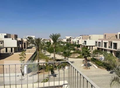 فيلا مستقلة V3 ريسيل للبيع في سوديك إيست – طوب أحمر، لوكيشن مميز، استلام خلال 6 شهور