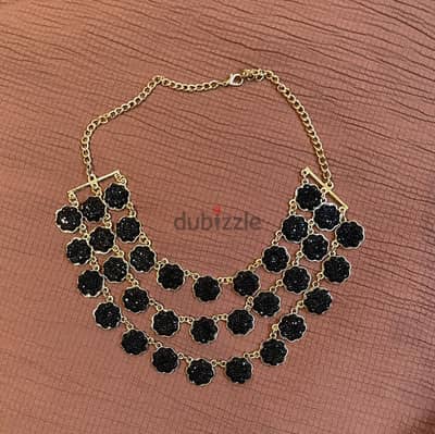 عقد أسود سوارية شيك