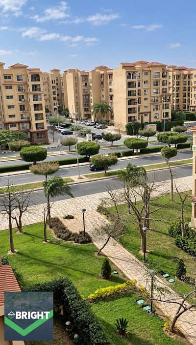 شقه بموقع مميز وفيو لاندسكيب للايجار تشطيب سوبر ومجهزه بفرش فندقي ومكيفه بالكامل وبها جميع الاجهزه الكهربائيه والانترنت في مدينتي B2