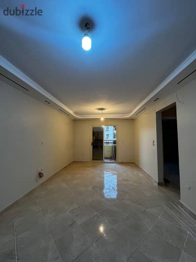 Apartment available for immediate handover in Gardenia City, Nasr City. Located on the fourth floor, the unit features "ultra-super-lux" finishes and