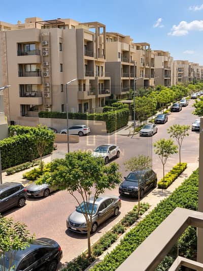 شقة 3 نوم نص مفروش  بيع فيفث سكوير المراسم التجمع القاهرة الجديدة Apartment sale Fifth Square Al Marasem