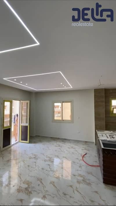 شقة اول سكن داخل كمبوند قريبة من محور جمال الناصر