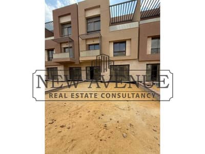 Under Market Price Townhouse with Roof for sale in District 5 by Marakez Prime Location and Club Membership