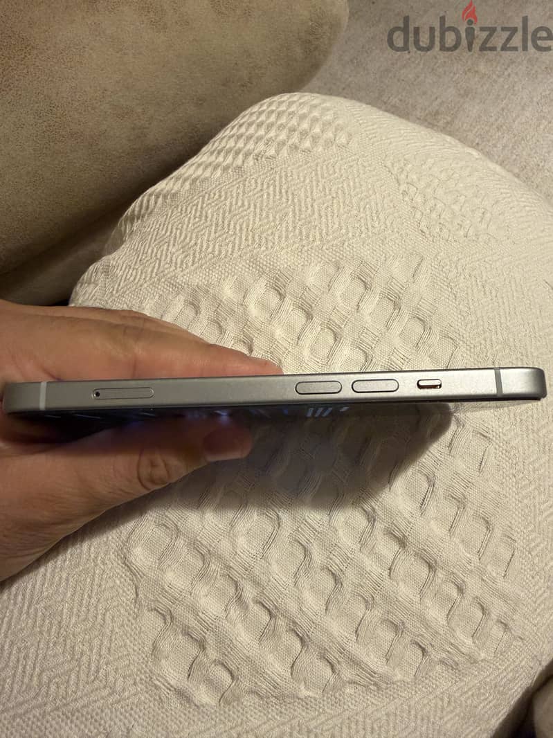 Apple - iPhone 15 6