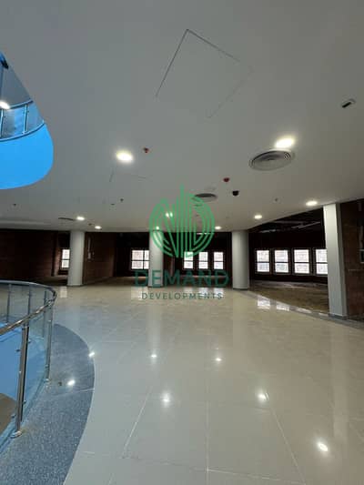 للايجار محل دور اول 110 متر مجهز بالتكييفات في Spot 16 Mall  الحي ال 16 وسط كثافه سكانيه بقلب الشيخ زايد