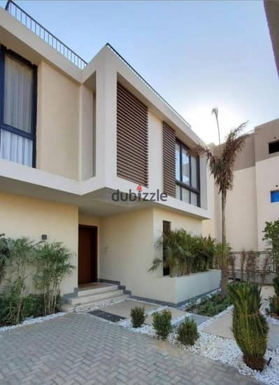 لسرعة البيع فيلا لقطة استلام فوري جاهزه للسكن بكمبوند ( سوديك ايست ) هليوبوليس الجديدة بالتقسيط ع 10 سنوات امام بوابه الشروق 3
