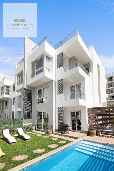 Move in immediately to a twin house in Beta Greens compound—available with a very significant discount and installment options.