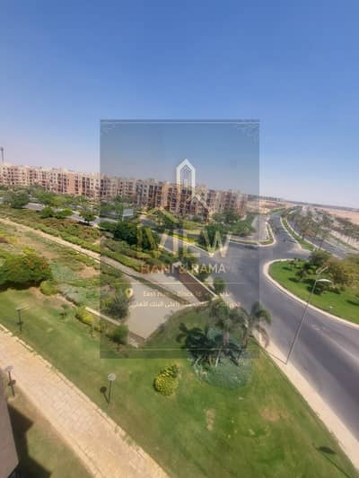 شقة 211م للبيع في مدينتي نموذج 400 | فيو مباشر على مجرى السيل | السعر شامل كل شيء