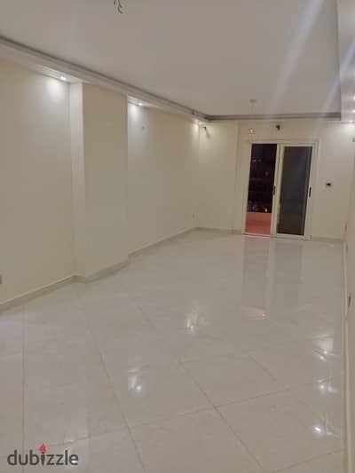 ِApartment for sale in Sheikh Zayed, overlooking a main street, in a prime location.
