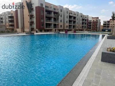حصرى اول سكن بالتكيفات ارضى بحديقة حمام سباحة بالكمبوند