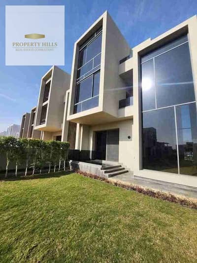 Ready for Viewing – Villa in Waterway  • Unit Type: Villa • Built-up Area: 248 m² • Location: Waterway Compound – New Cairo • Status: Ready for viewing  Project Features:  Prime location in the heart of New Cairo  Modern designs with premium finishes  Exp