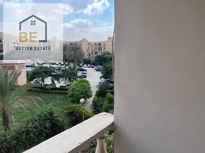 شقه للايجار في كومبوند المصراويه  يقع الكومبوند في موقع استراتيجي علي شارع التسعين الشمالي مباشرة