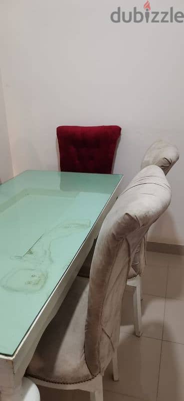 طاولة سفرة و 6 كراسي