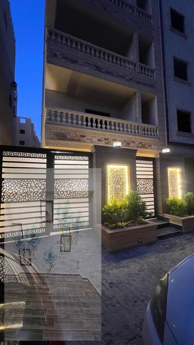 For sale, a villa on the ground level, 175 meters with front access in the Gardens of the Pyramids with two private entrances and a large front garden.