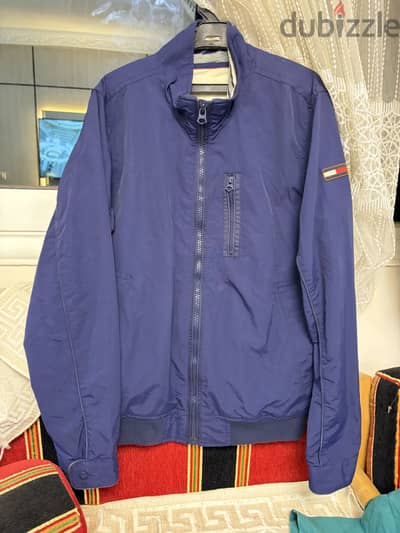 جاكت Tommy Hilfiger  اصلي 100‎%‎ وارد الخارج حاله ممتازه جدا بسعر مميز