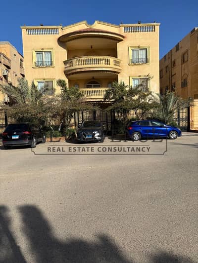 *فيلا تشطيب فاخر – 1000 متر مباني | أحسن لوكيشن وأفضل سعر في السوق | جنوب الأكاديمية | دقيقة من شارع التسعين