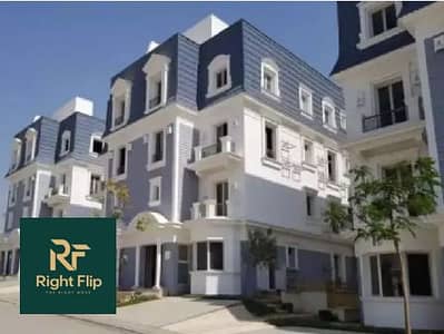 Penthouse (175 sqm) + Roof (125 sqm) for sale, ready for immediate handover, located in the Mountain View Giza Plateau compound – October.