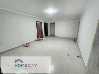 شقة مميزة بمدخل خاص وجاردن للإيجار في شارع إيران – الدقي - 220 م